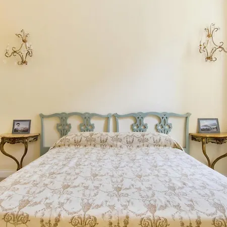 Πανσιόν Charming 4*