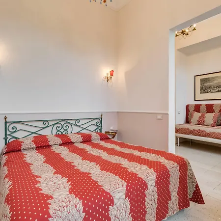 Charming Πανσιόν 4*