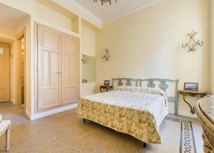 Πανσιόν Charming 4*