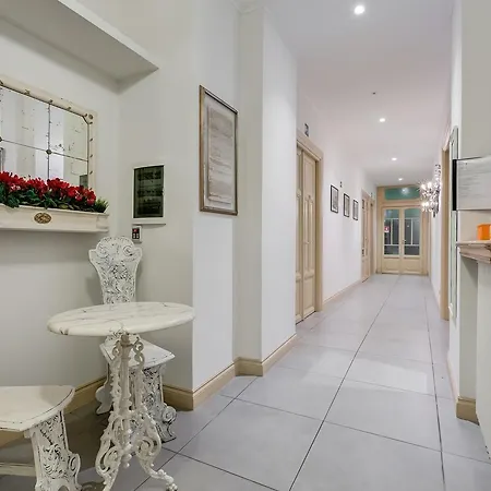 罗马迷人套房旅馆 招待所 4*